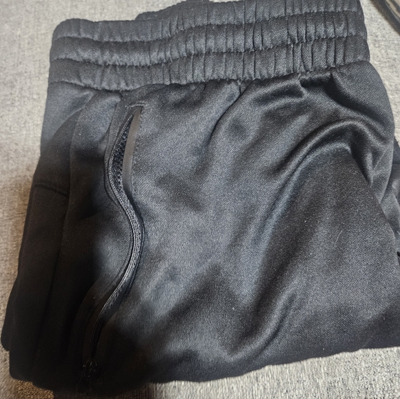 Lot of 4 pairs of pajama pants. - Picture 8 of 8